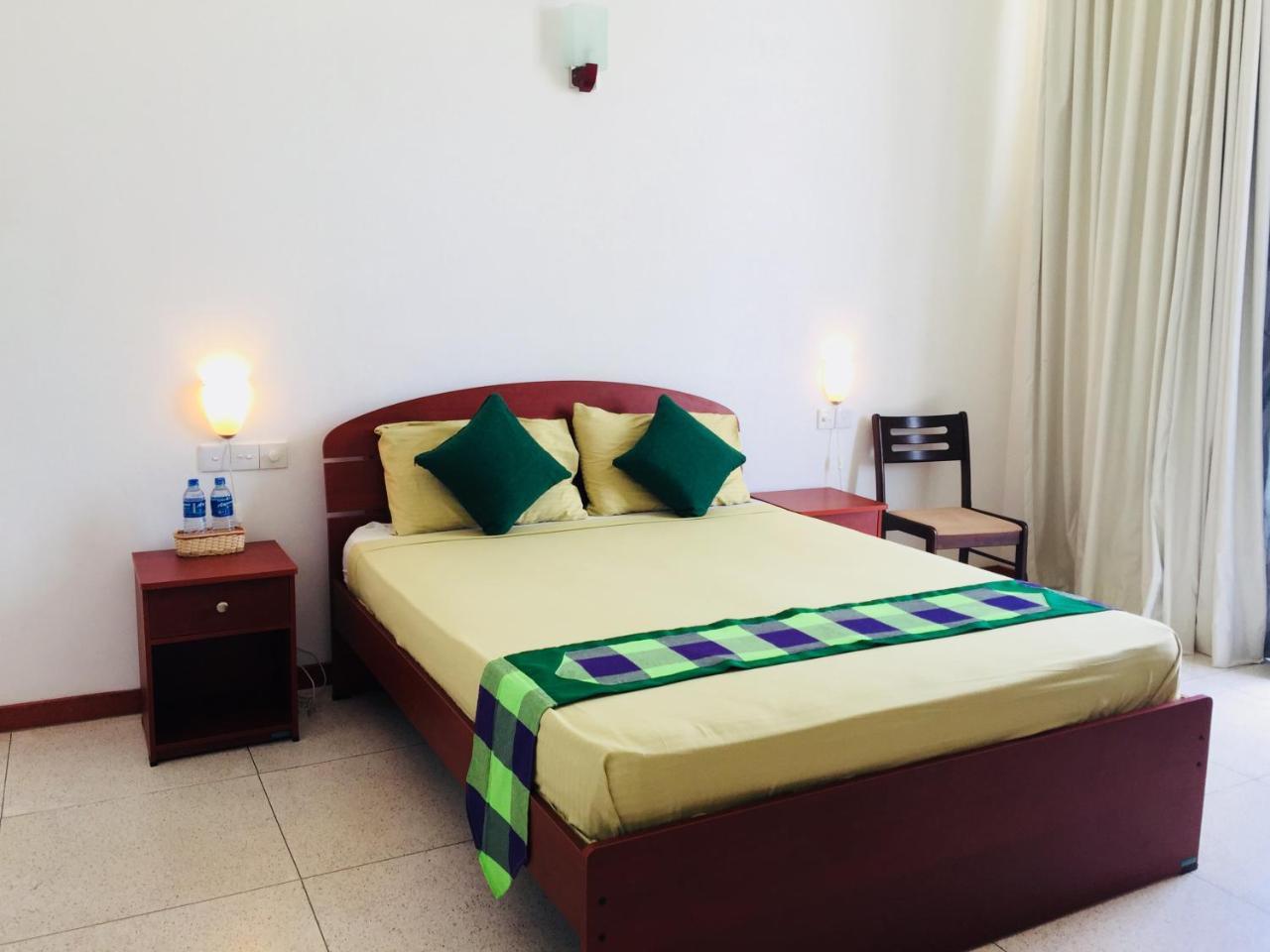 Aqua Marine Beach Resort Pasikuda Exterior photo